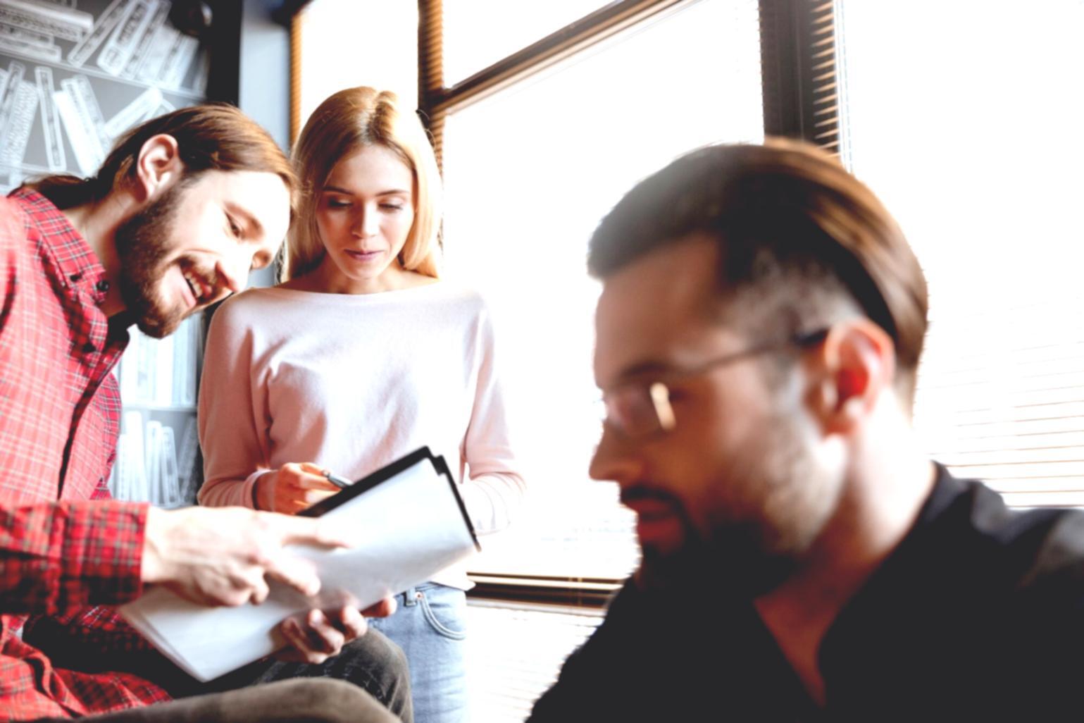 Espace de travail collaboratif avec documents financiers